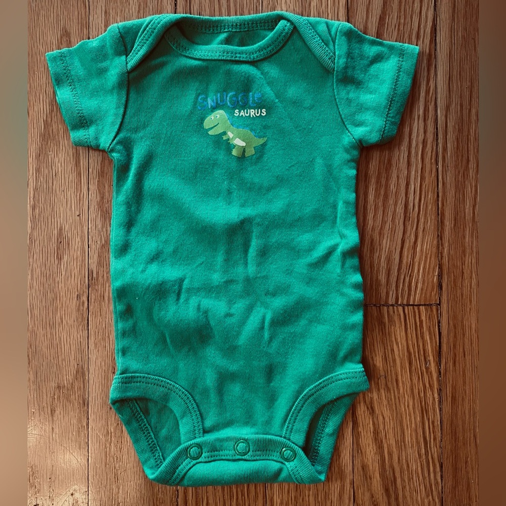 Carters Green Dino Snugglesaurus One-Piece Bodysuit/Onesie size newborn